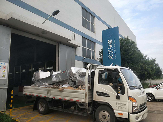 发货通知：上海客户订购污水处理设备机械格栅已发货