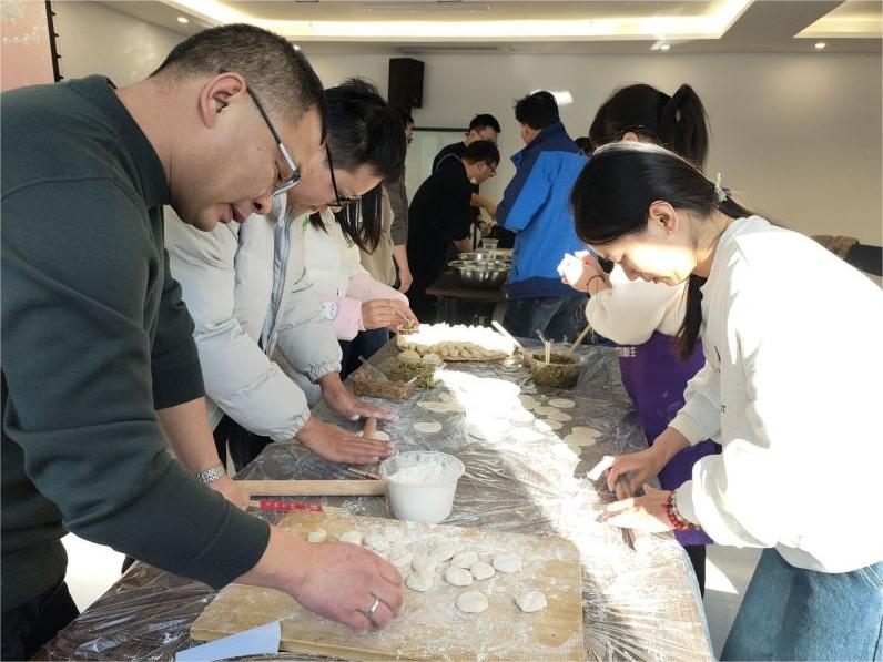 中原绿丰举办“冬至包饺子”活动，温情满满